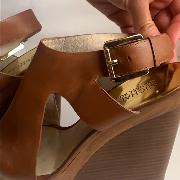 Michael Michael Kors Wooden Wedge Heel - Picture 3 of 3